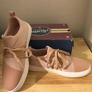 Sneaker Casual Shoe Austin Trading Co Size 9 New